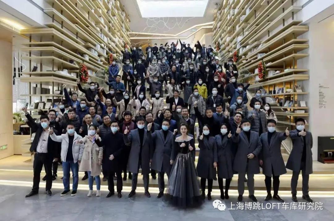 濮阳全国一百多人在华侨城汉口道6号参观研讨LOFT专利车库技术！